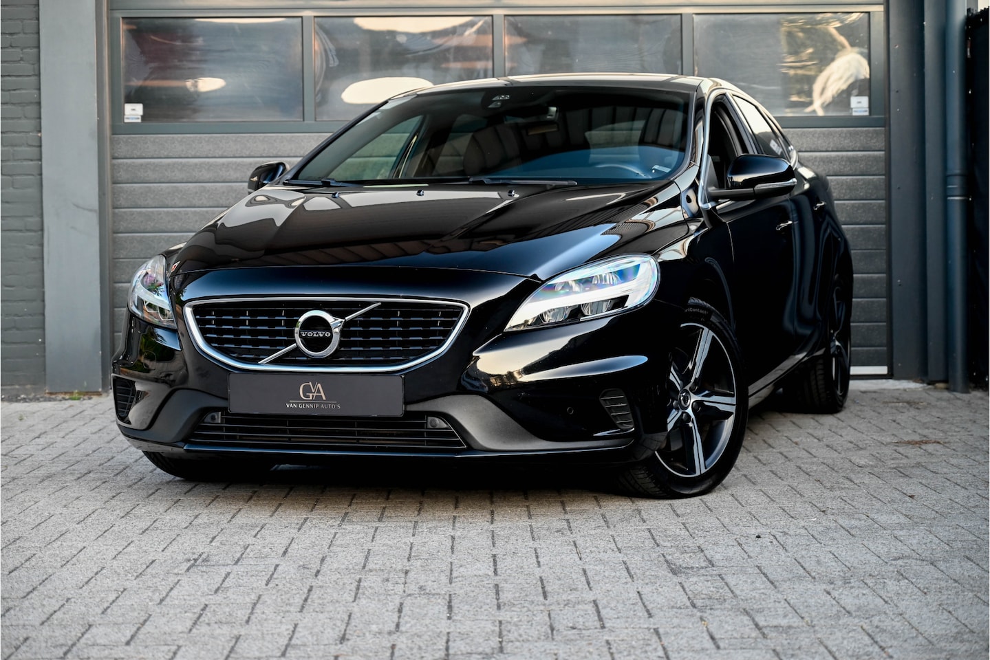 Volvo V40 - 1.5 T3 Polar + R Design + Sport, Pano - AutoWereld.nl