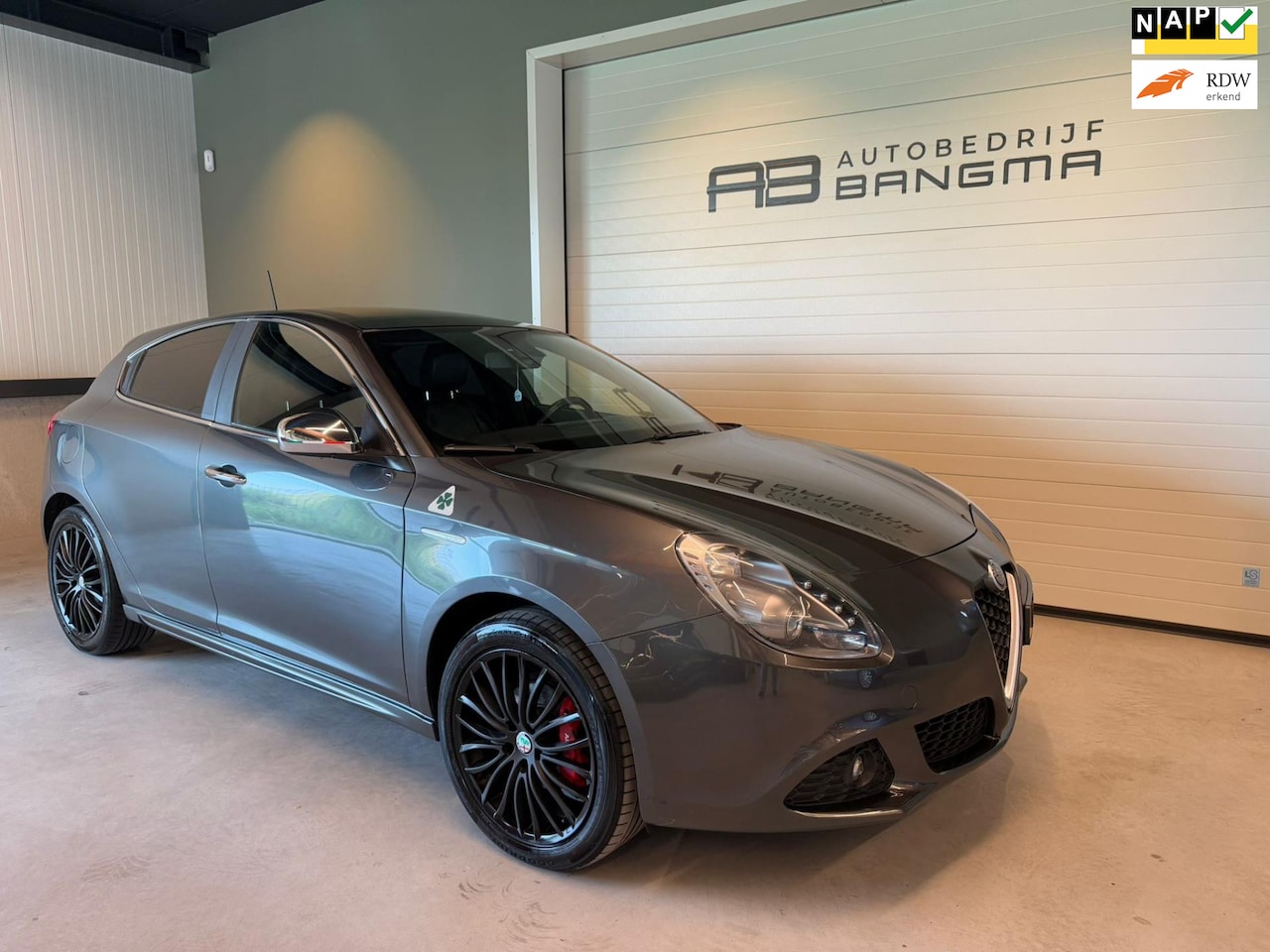 Alfa Romeo Giulietta - 1.4 TURBO LPG G3/CLIMA AIRCO/ZWARTE LM-VELG/LEREN BEKLEDING/PANORAMADAK/CRUISECONTROL/ISOF - AutoWereld.nl
