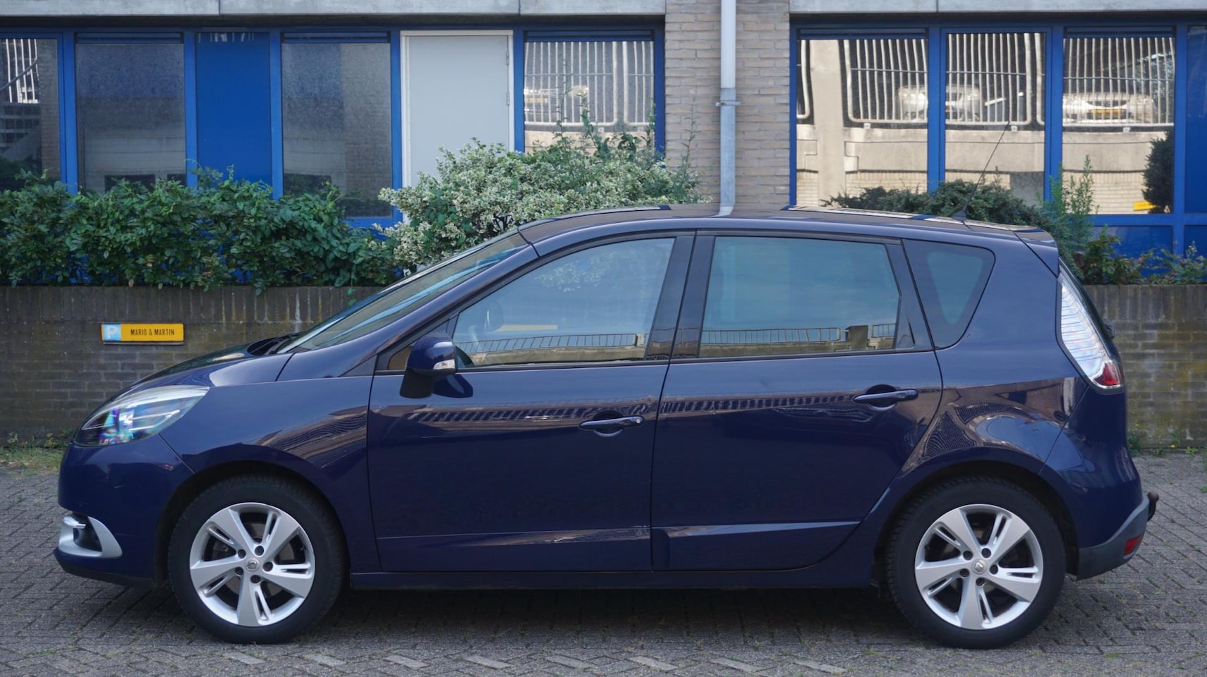 Renault Scénic - 2.0 Bose Automaat - AutoWereld.nl