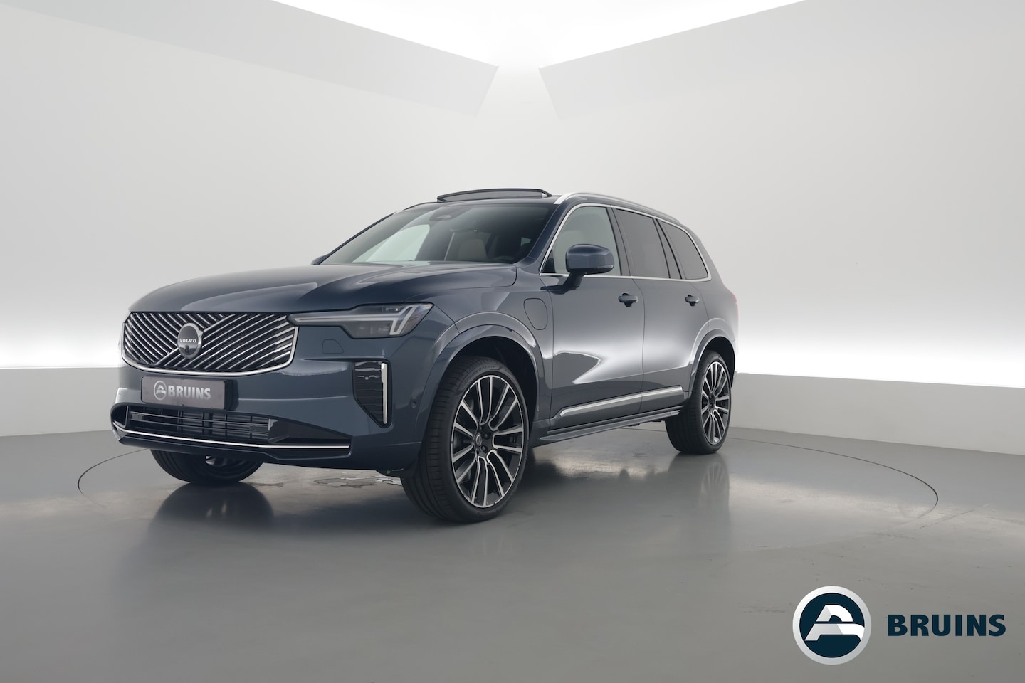 Volvo XC90 - T8 Recharge Ultra Bright ''Facelift'' | Full Option | NIEUWPRIJS €111.635,- | Luchtvering - AutoWereld.nl