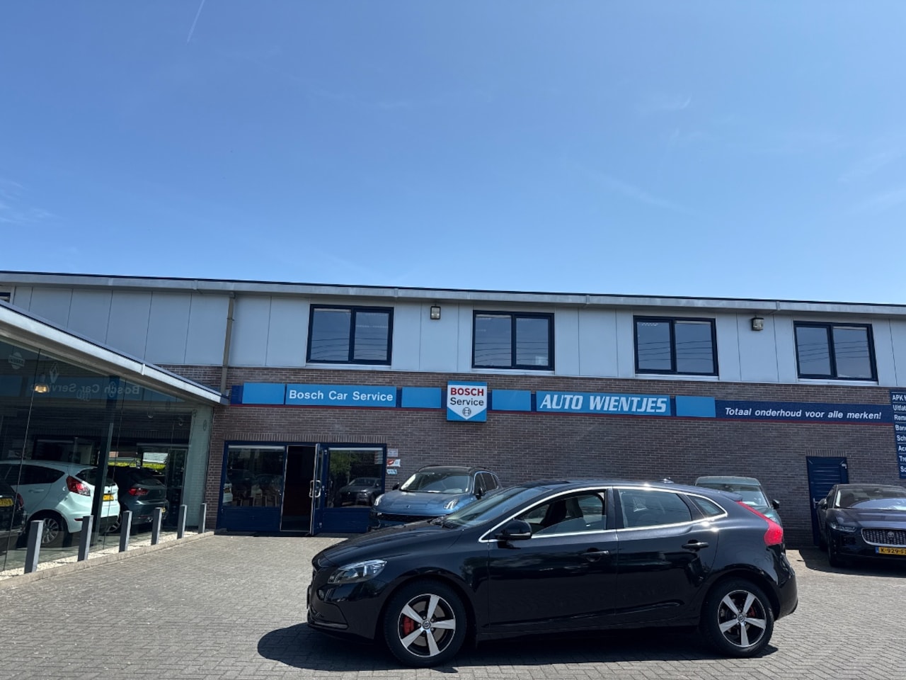 Volvo V40 - 2.0 D4 140kw | Summum Business | Leer | Navi - AutoWereld.nl