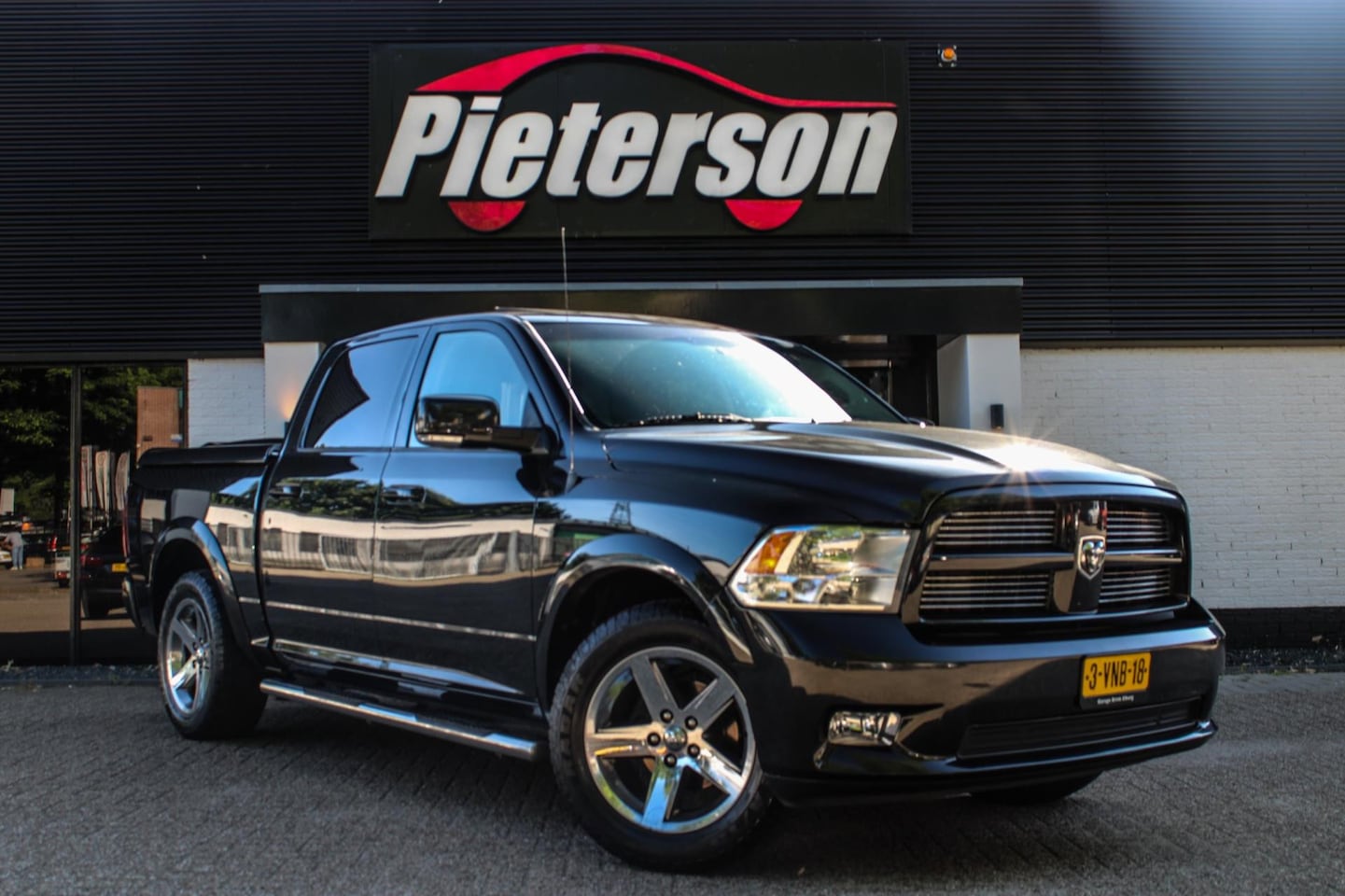 Dodge Ram 1500 - 5.7 V8 4x4 Quad Cab 6'4 MARGE ORIGINEEL NL - AutoWereld.nl