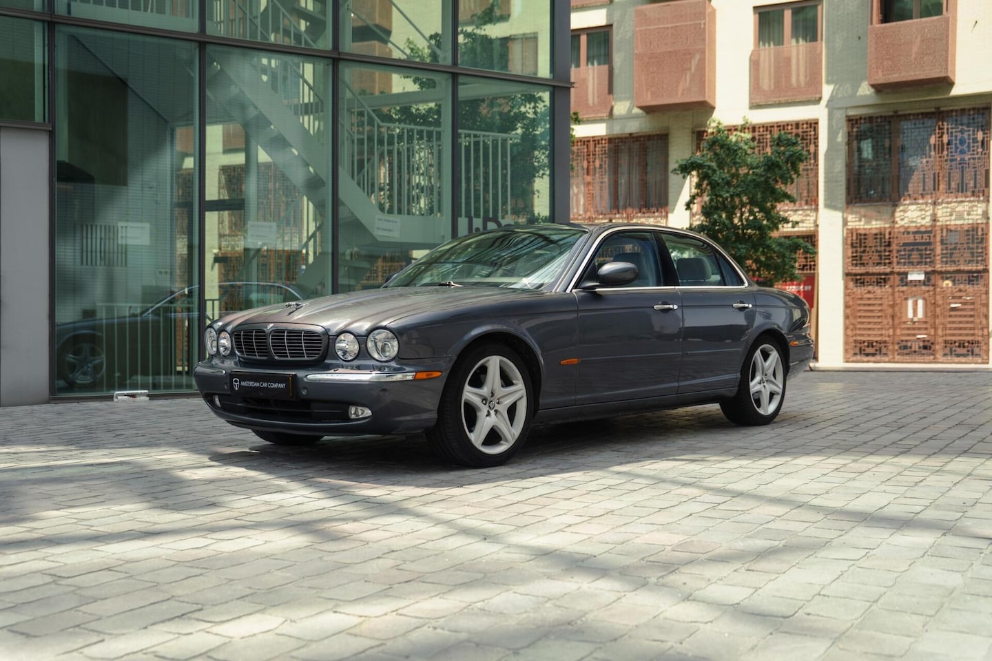 Jaguar XJ - 4.2 V8 Executive Kroymans onderhouden - AutoWereld.nl