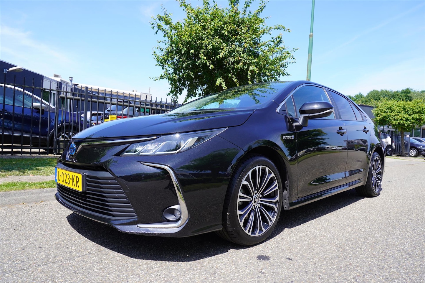 Toyota Corolla - Sedan 1.8 Hybrid 122pk CVT Business Plus Multi Media - AutoWereld.nl
