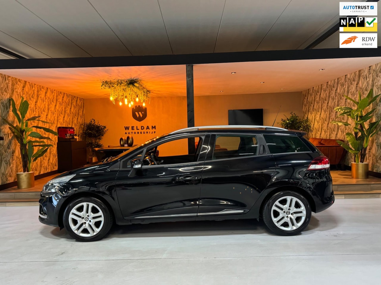 Renault Clio Estate - 0.9 TCe Limited Garantie Parkeersensoren StoelVW Bluetooth Cruise Navi Rijklaar - AutoWereld.nl