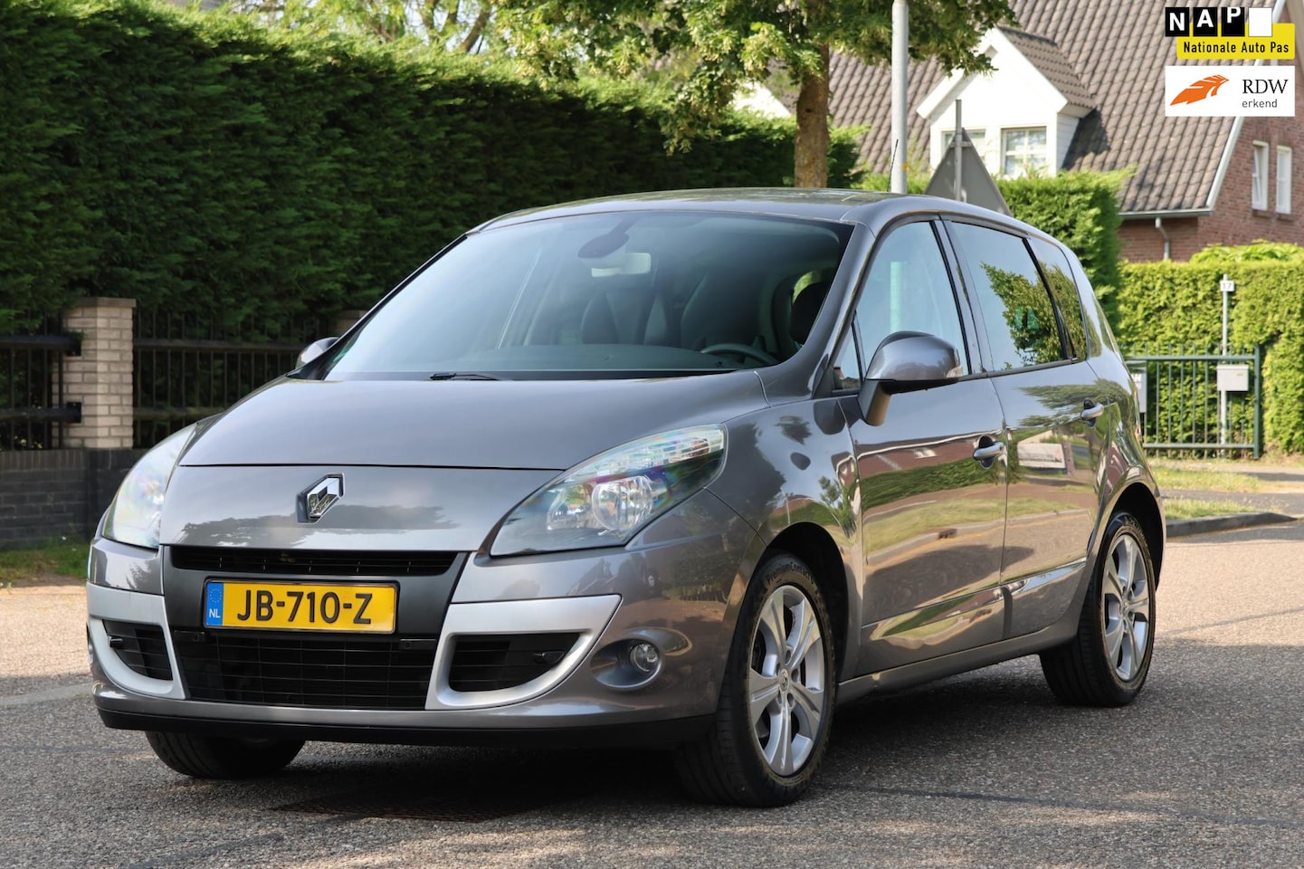 Renault Scénic - 2.0 Privilege | AUTOMAAT | NAVI | CLIMA | CRUISE | LEDER | TREKHAAK | NAP | MOOIE GOED OND - AutoWereld.nl