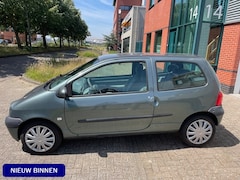 Renault Twingo - 1.2 Privilège | APK TM 21/11/25 KM 182148 NAP EL.Ramen + El.Spiegels Radio - Mistlampen vo