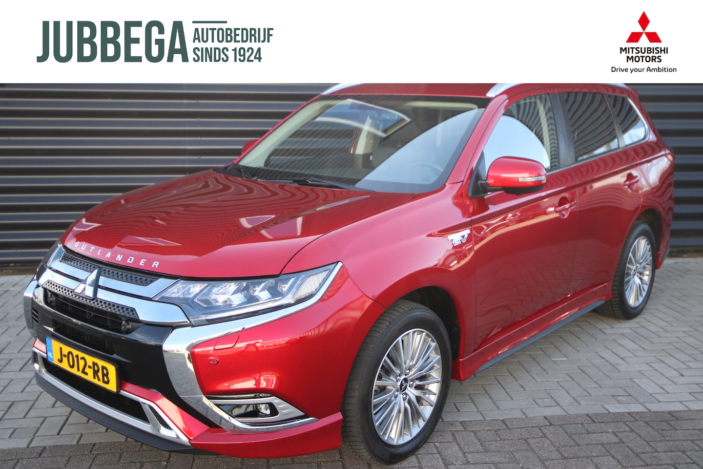 Mitsubishi Outlander Sport - 2.4 PHEV Intense+ Sportpakket, Dealer O.H, Opendak, Red Diamond - AutoWereld.nl