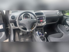 Peugeot 107 - 1.0-12V XR