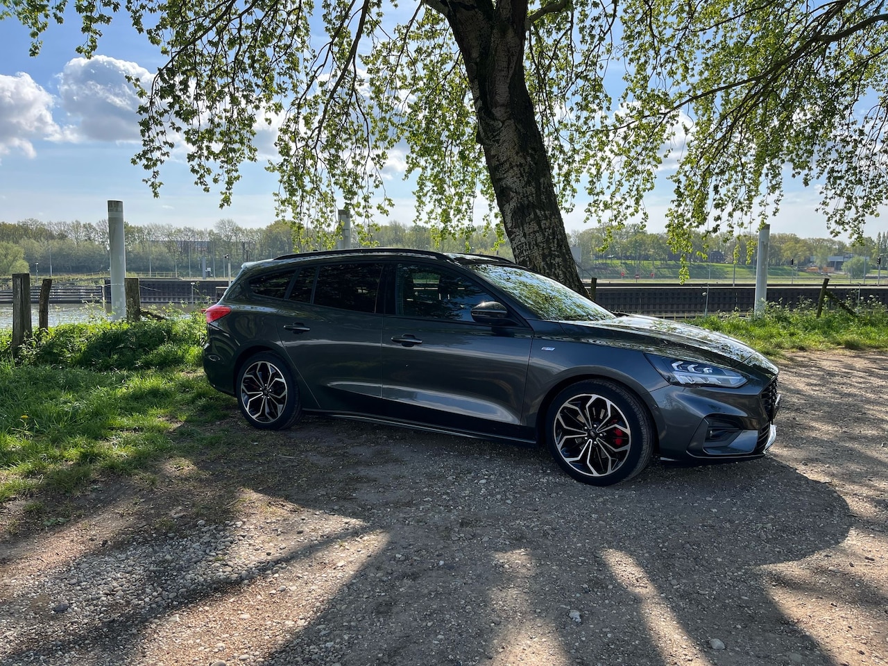Ford Focus Wagon - 1.5 EcoBoost ST Line Business - AutoWereld.nl