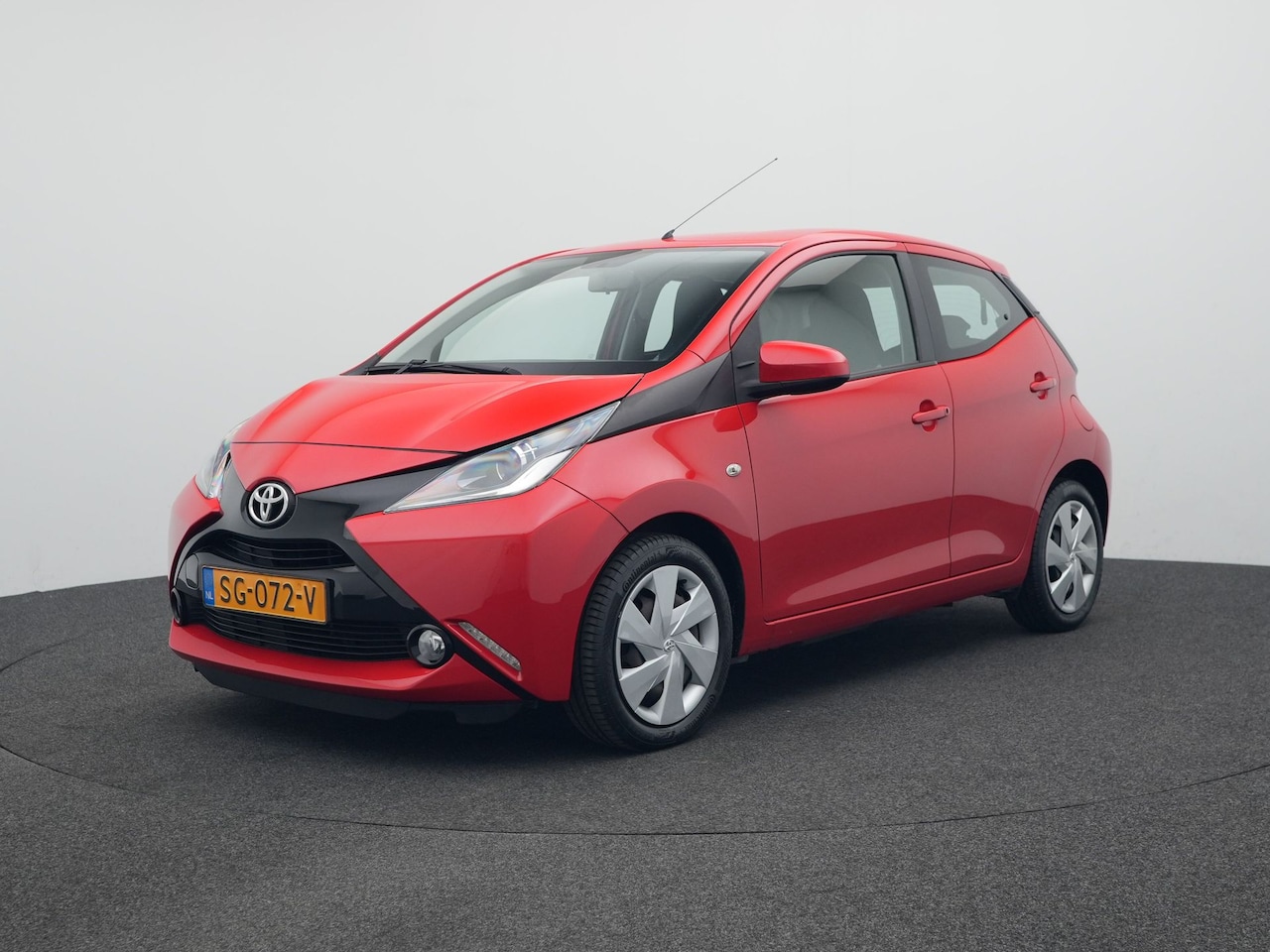 Toyota Aygo - 1.0 VVT-i x-play 1.0 VVT-i x-play - AutoWereld.nl