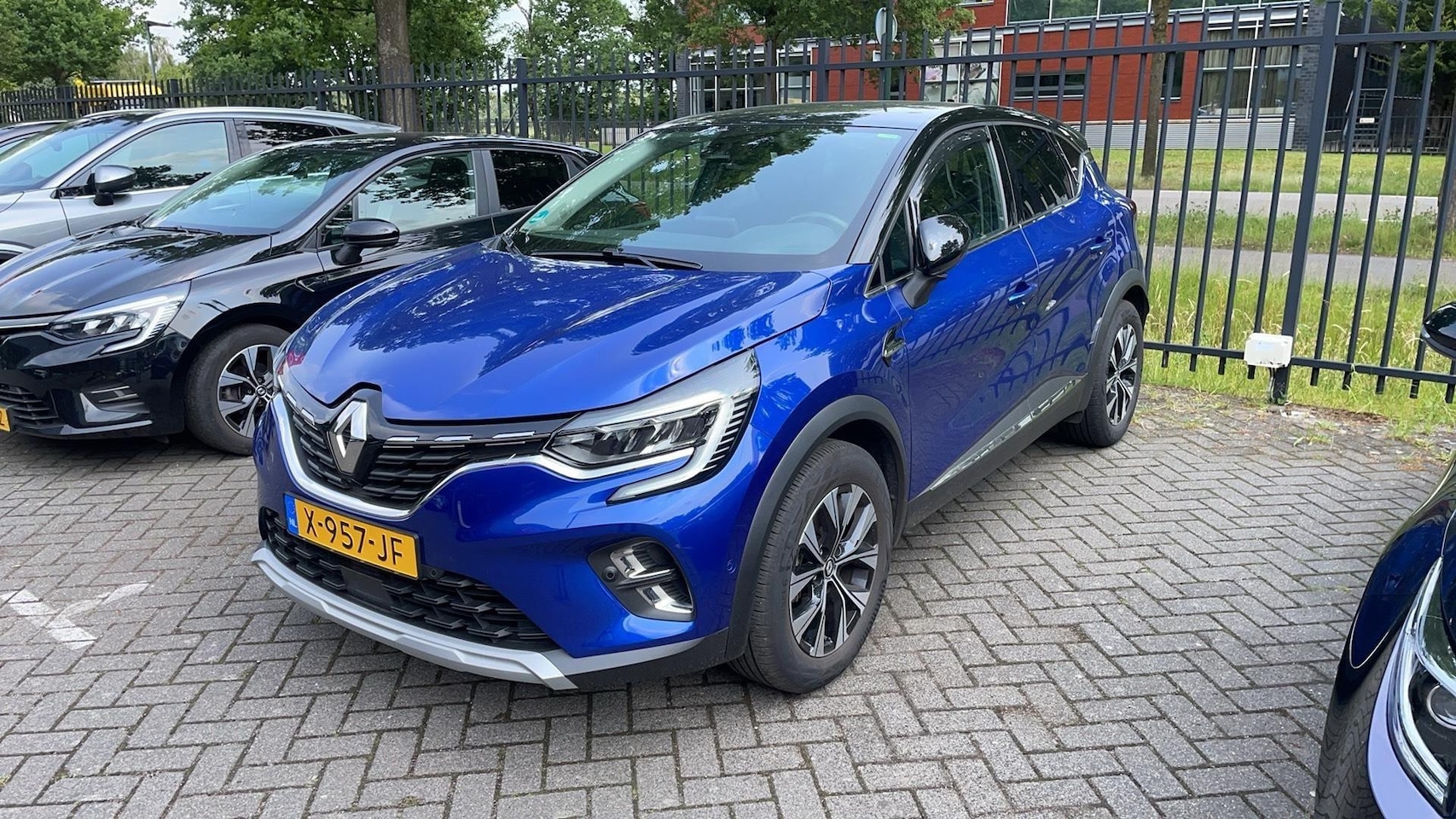 Renault Captur - 1.0 TCe 90 techno 360°Camera|Groot Navi Scherm|Leder stuur|NL-auto|Eerste eigenaar|Lage KM - AutoWereld.nl