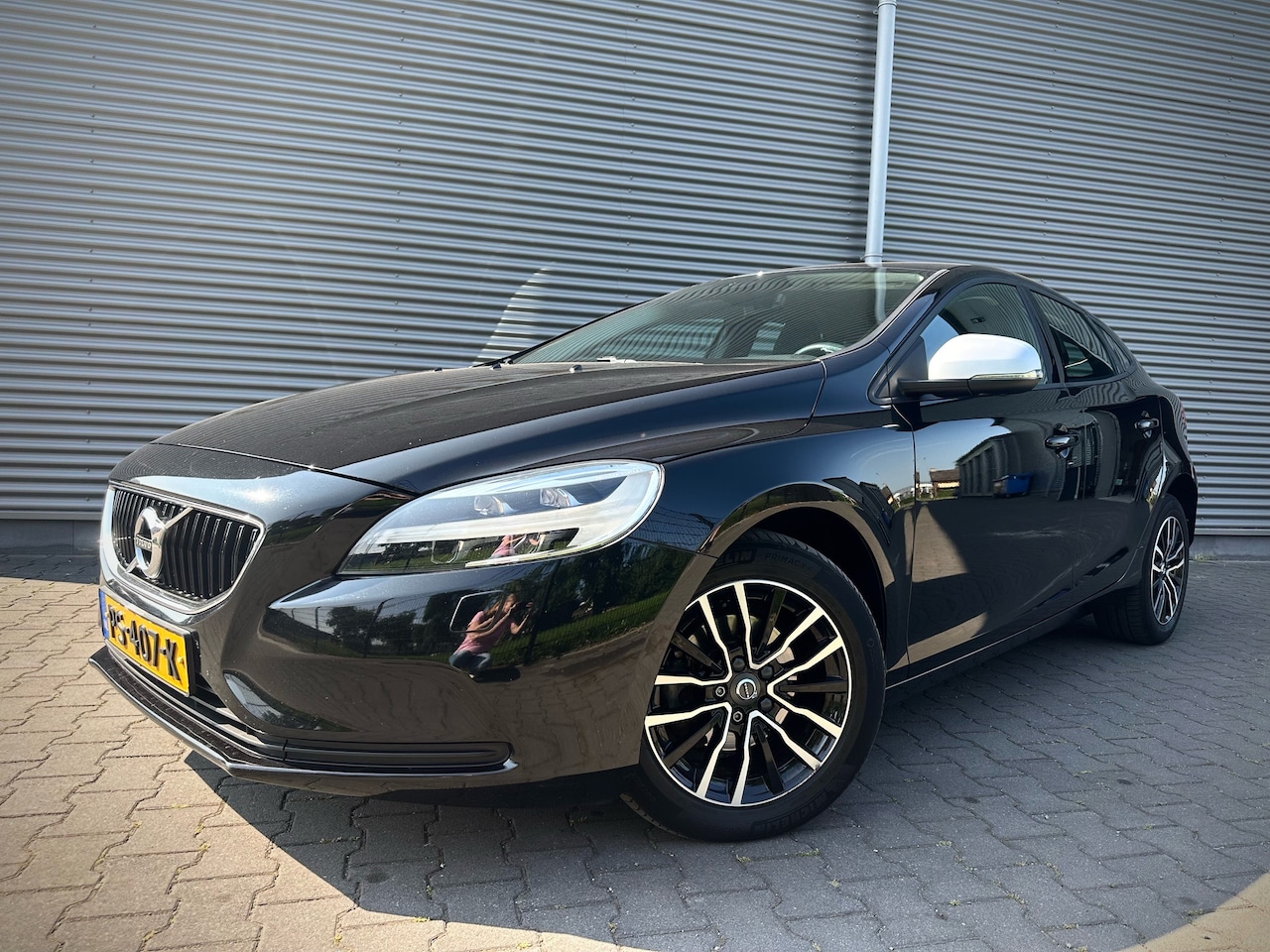 Volvo V40 - V40 D2 Nordic+ 5 h 2016 4 2018 5 - AutoWereld.nl