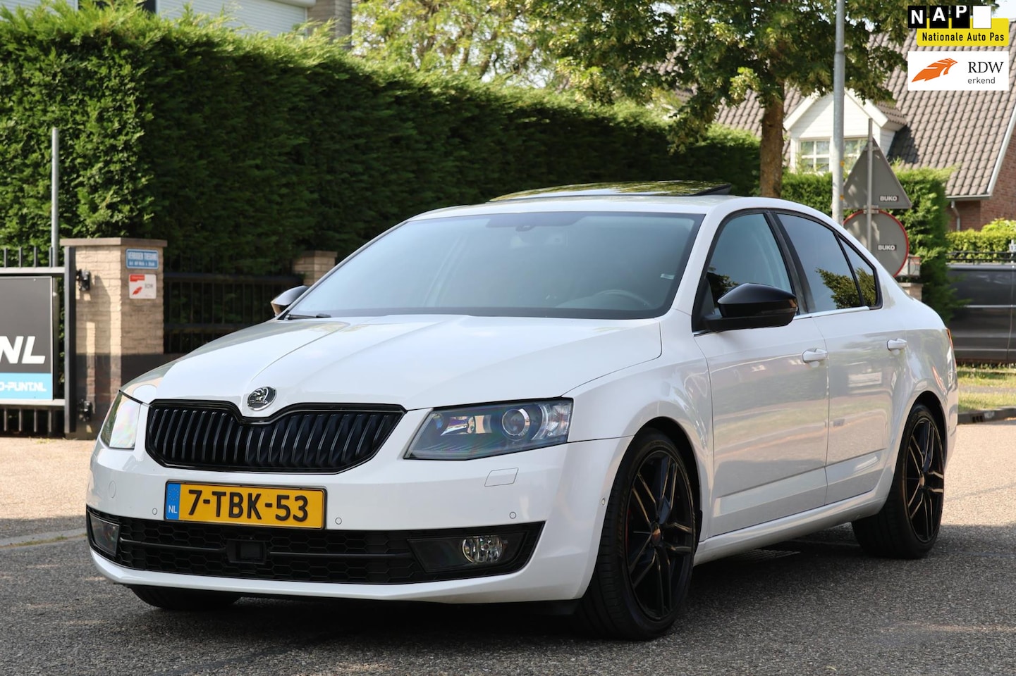 Skoda Octavia - 1.2 TSI Greentech Elegance Businessline | NAVI | CLIMA | CRUISE | XENON | NAP | MOOIE GOED - AutoWereld.nl