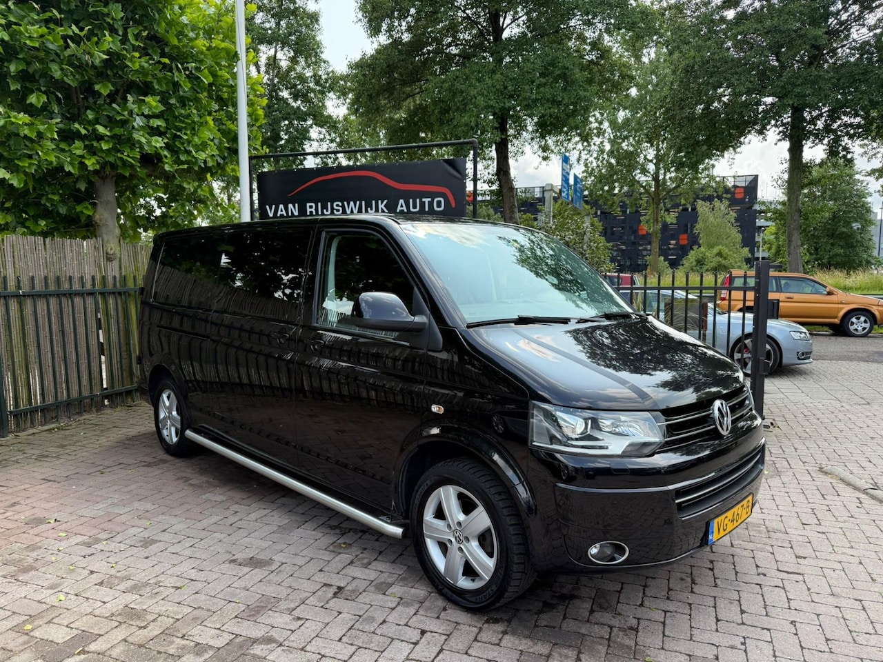 Volkswagen Transporter - 2.0 TDI L2H1 DC 5Pers Xenon Stoelverw Pdc Nav Leder - AutoWereld.nl