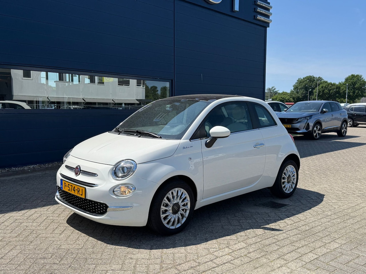 Fiat 500 - 1.0 Hybrid Dolcevita | 5.625 KM'S ! Panoramadak | CarPlay | Comfort Pakket | 5.625 KM'S ! - AutoWereld.nl