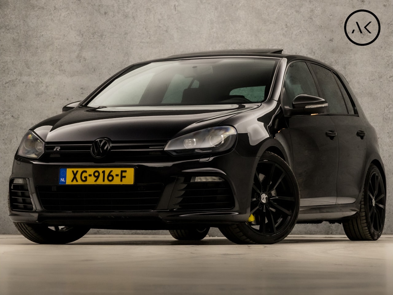 Volkswagen Golf - 2.0 R 4-Motion 271Pk Automaat (SCHUIFDAK, NAVIGATIE, CLIMATE, CAMERA, XENON, DYNAUDIO, LED - AutoWereld.nl
