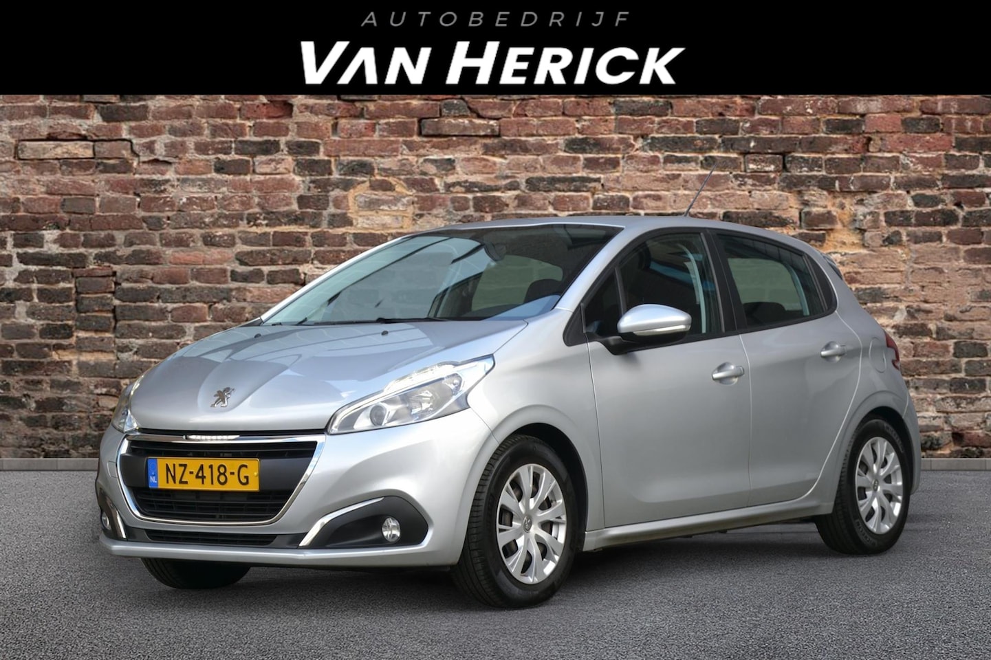 Peugeot 208 - 1.2 PureTech Blue Lion 5-Deurs | Cruise | Airco | Navi | Trekhaak - AutoWereld.nl