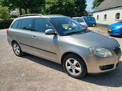 Skoda Fabia Combi - 1.6-16V Elegance Climat/Cruise Control!