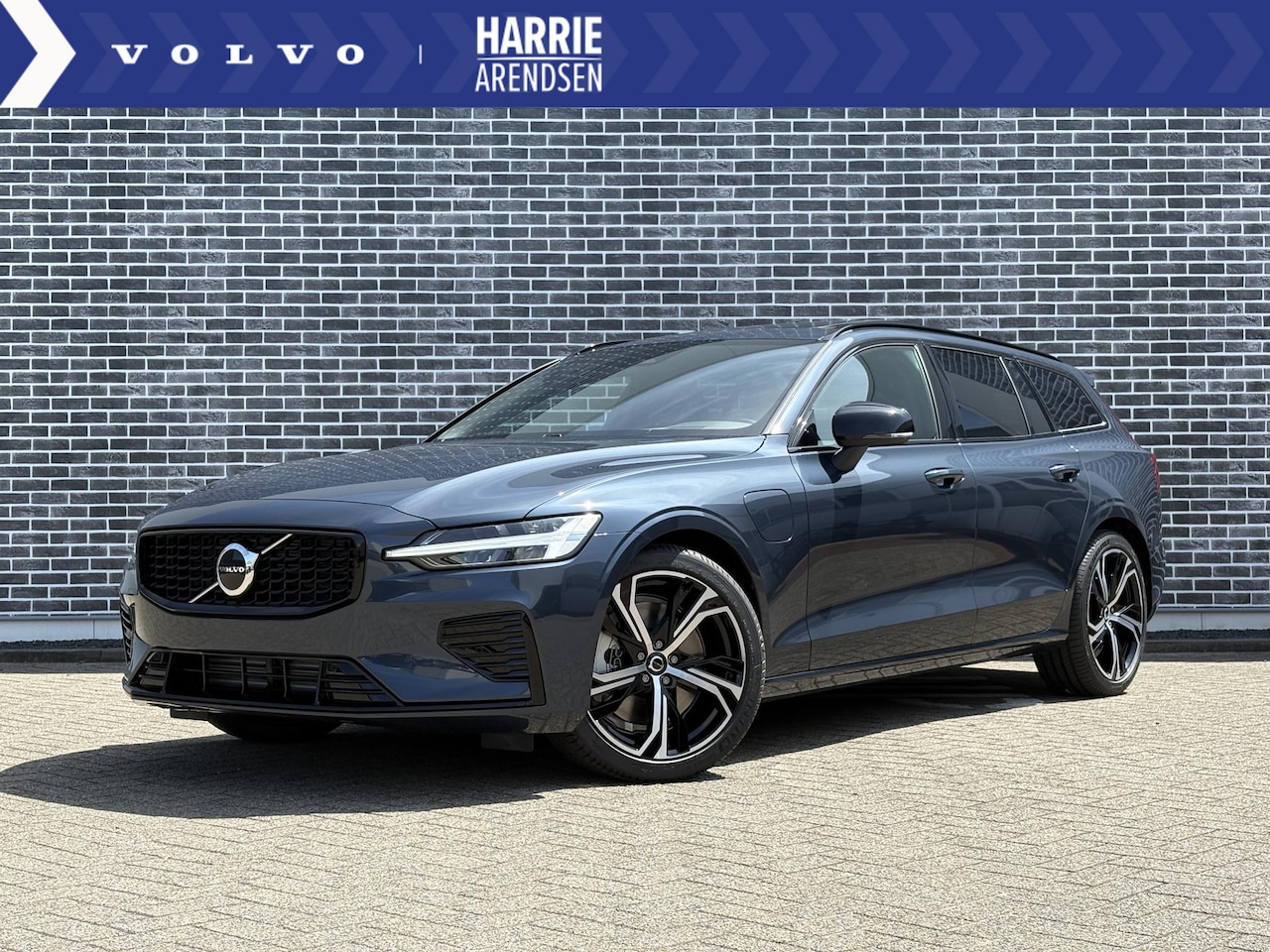 Volvo V60 - 2.0 T6 Plug-in hybrid AWD Plus Dark | Panoramadak | Harman Kardon audio | Getint glas | St - AutoWereld.nl
