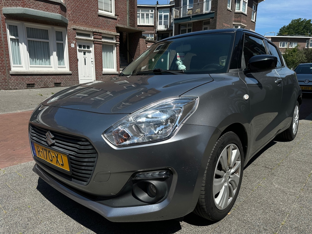 Suzuki Swift - 1.0 Select Carplay Camera Navi Stoelverwarming Nette Auto - AutoWereld.nl