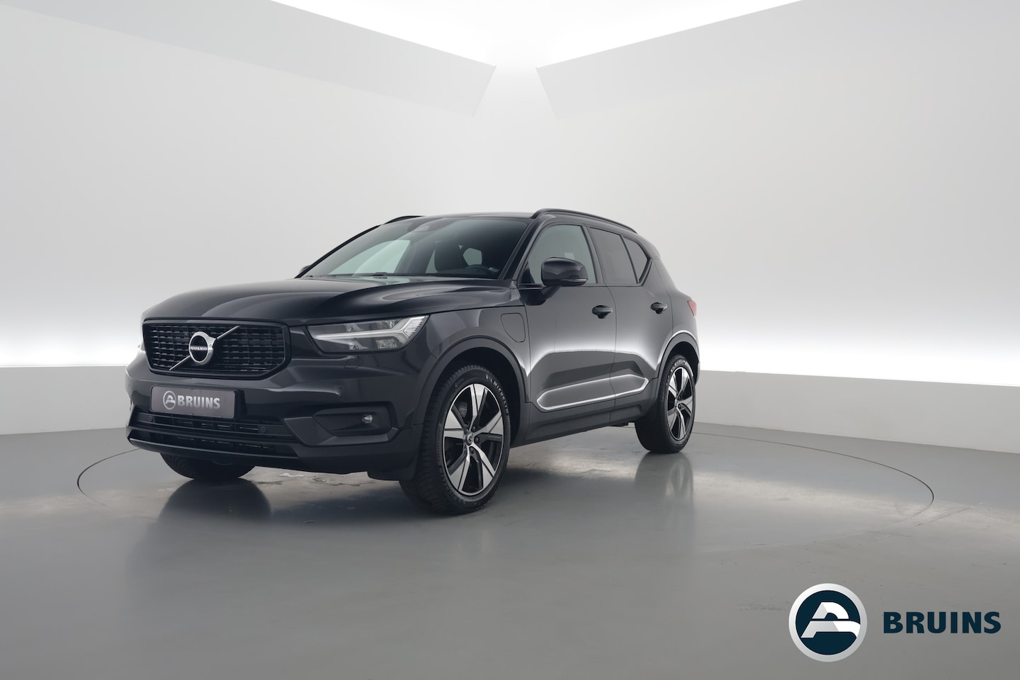 Volvo XC40 - T5 Recharge R-Design | Pilot Assist | ACC | Blis | H&K Audio | Elek. stoelen | Stoel + stu - AutoWereld.nl