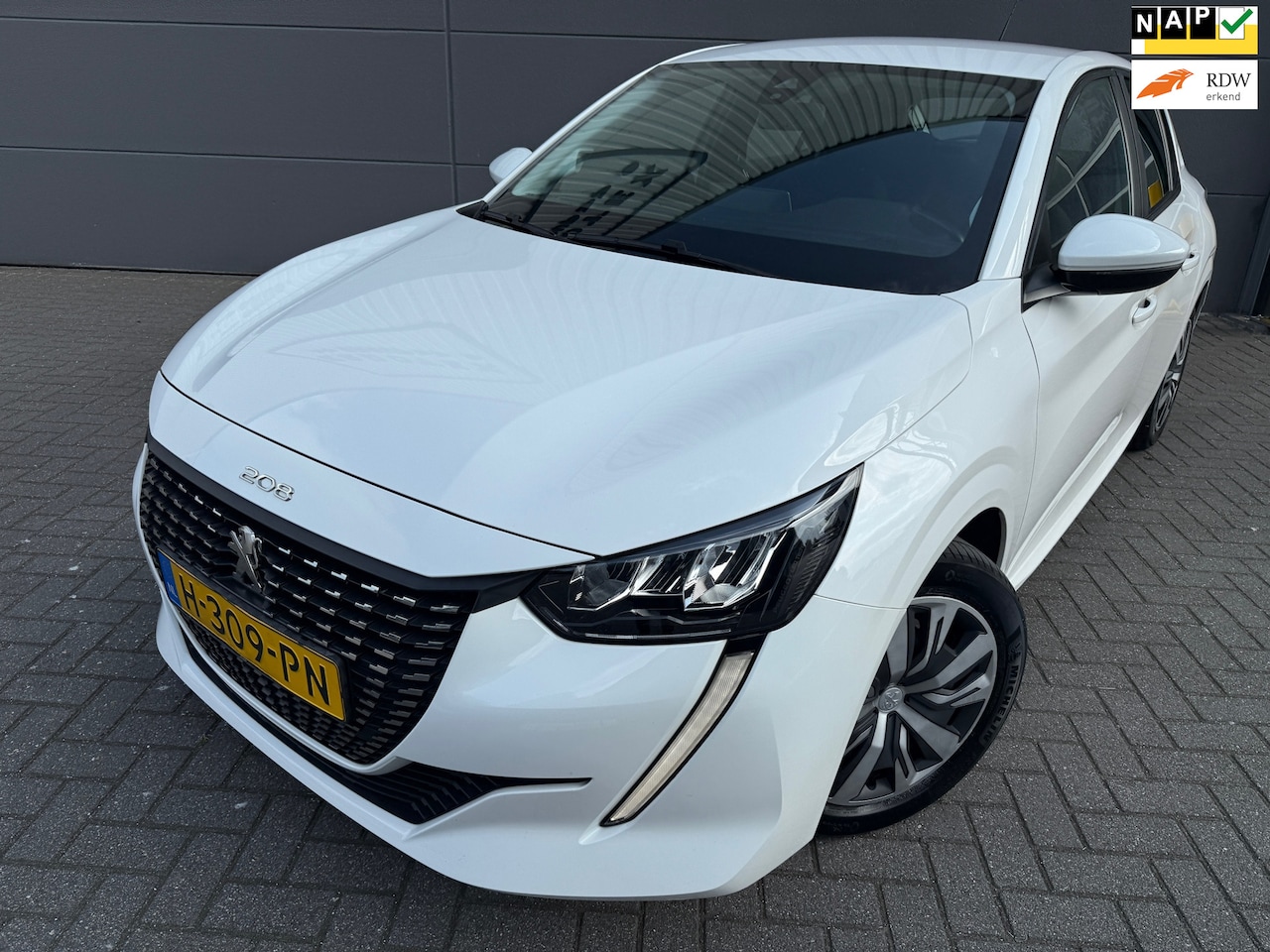 Peugeot 208 - 1.2 PureTech Blue Lease*CARPLAYE*2 EIGNAAR*APK*NAP*CRUISE*NAVI*PARK SENSOREN* - AutoWereld.nl