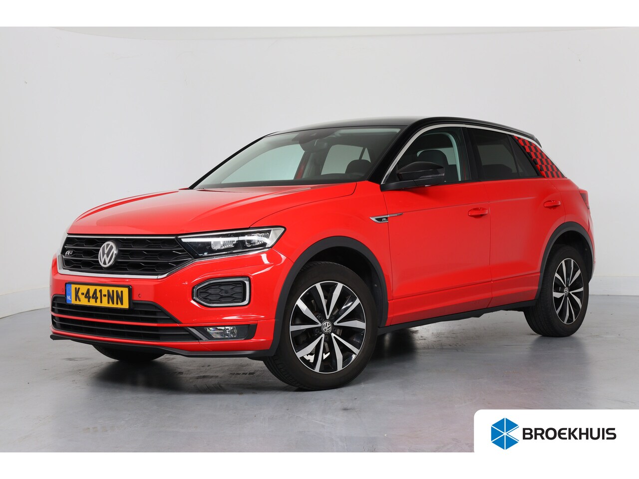 Volkswagen T-Roc - 1.0 TSI | Trekhaak | Camera | Navi | By App | Stoelverwarming | Clima | DAB | LED | Parkee - AutoWereld.nl