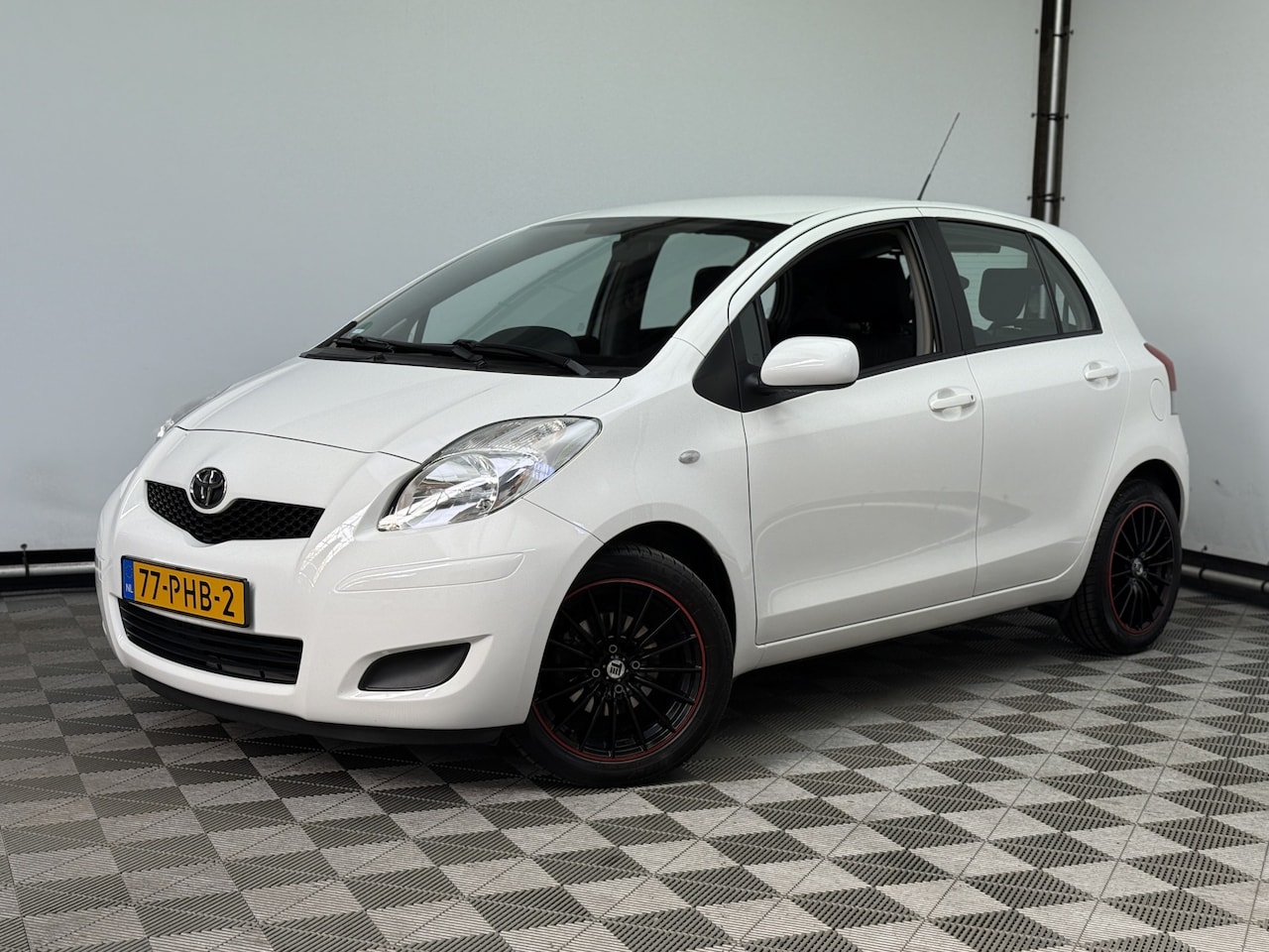 Toyota Yaris - 1.3 VVTi Comfort 5-drs Airco LM15" NL Auto - AutoWereld.nl