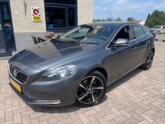 Volvo V40 - 1.6 T4 Momentum-Bluetooth-NAV-PDC-NL auto