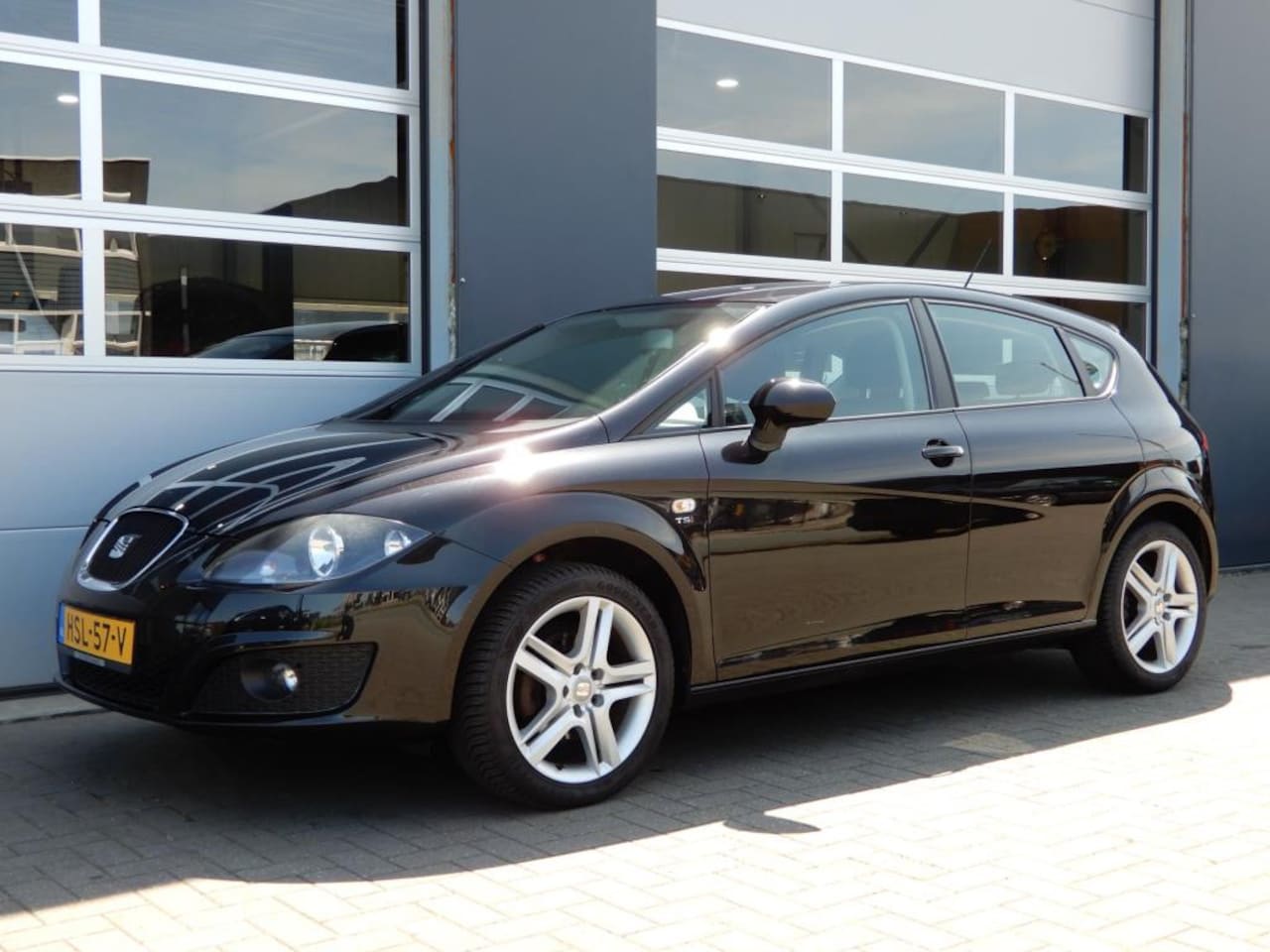 Seat Leon - 1.2 TSI Ecomotive Sport Clima/LMV17inch/PDC - AutoWereld.nl