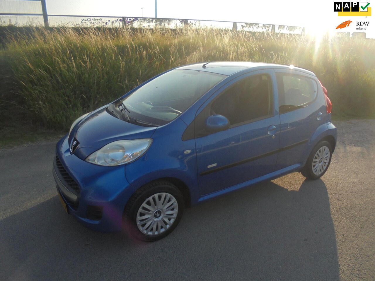 Peugeot 107 - Peugeot 107 1.0 benzine 5 deurs airco 140.000km - AutoWereld.nl