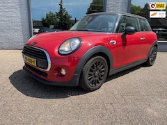 MINI Cooper - 1.5 Business Automaat | Navigatie | Parkeersensoren achter | Airco
