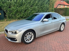 BMW 3-serie - 330e Essential hele mooie dealer onderhouden auto met leer