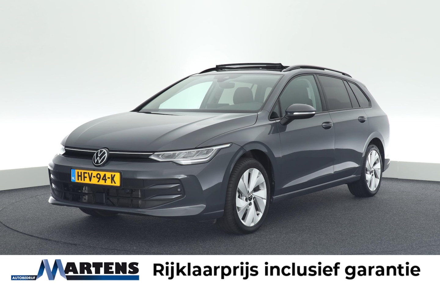 Volkswagen Golf Variant - 8.5 1.5 eTSI 150pk DSG Life Edition Panoramadak Trekhaak Camera Navigatie - AutoWereld.nl