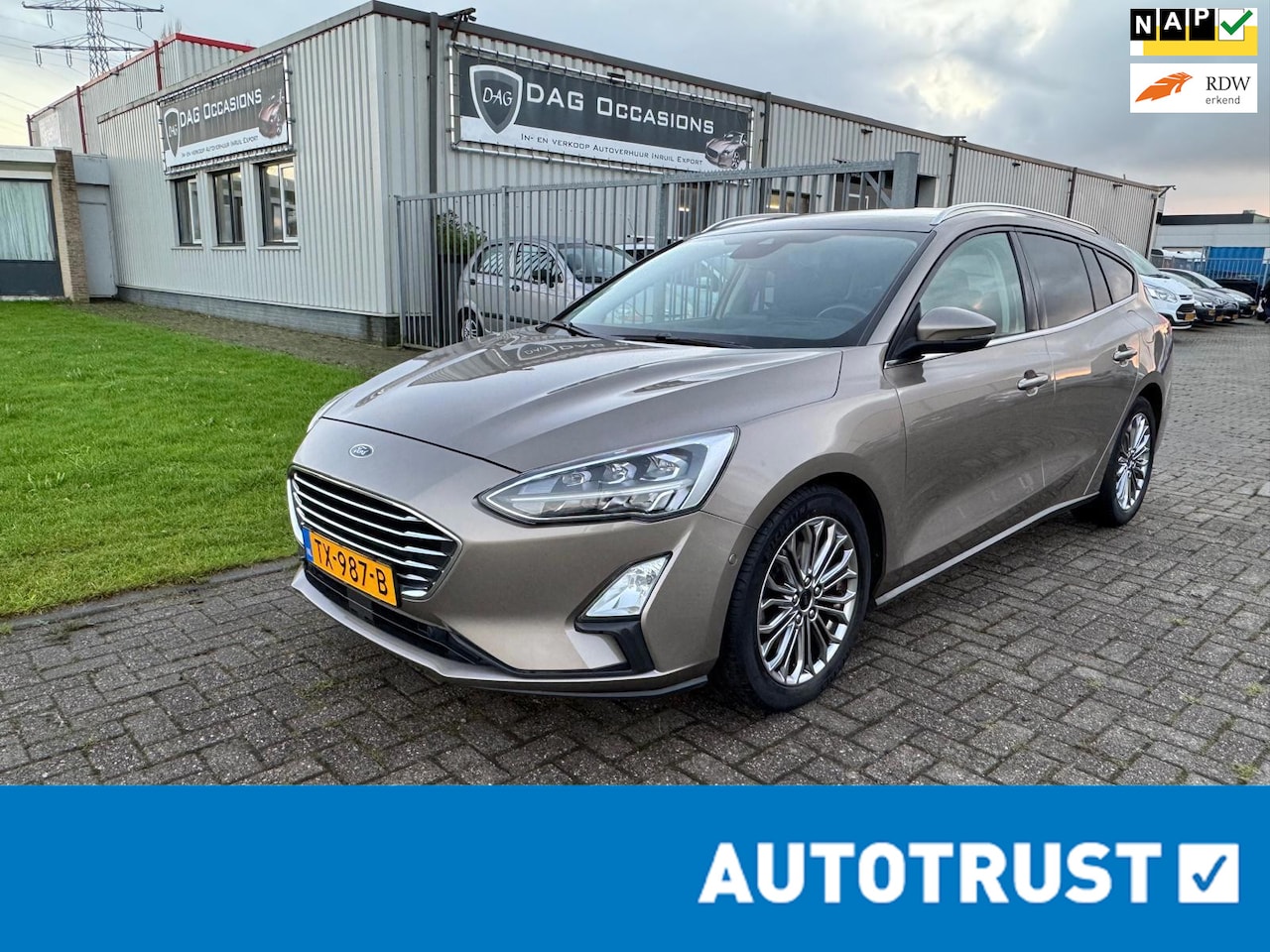 Ford Focus Wagon - 1.0 Titanium CAMERA|CARPLAY|ELEK TREKHAAK|LINE ASSIST - AutoWereld.nl