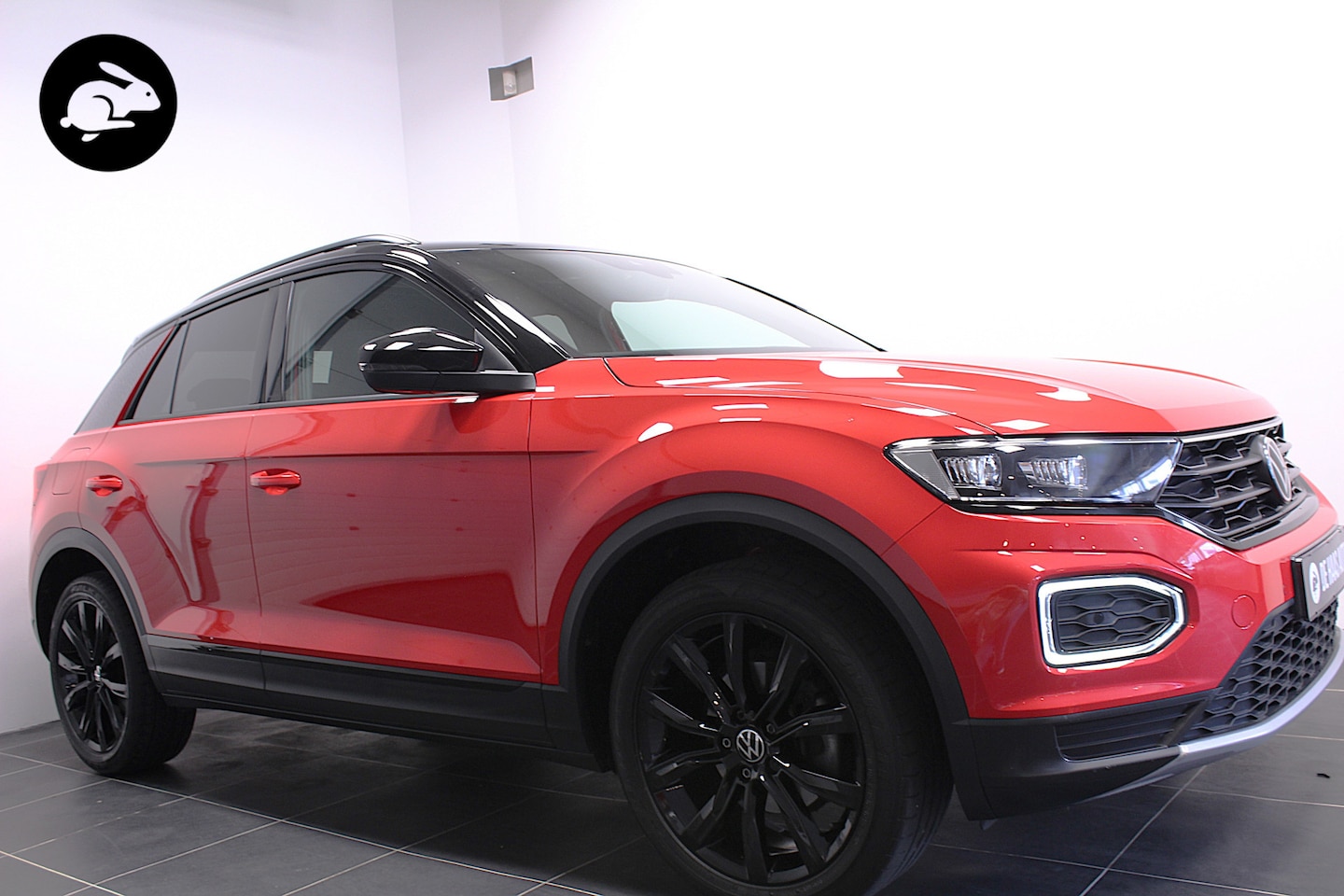 Volkswagen T-Roc - 1.5 TSI Sport/Pano dak/Virtual/Trekhaak/Camera - AutoWereld.nl