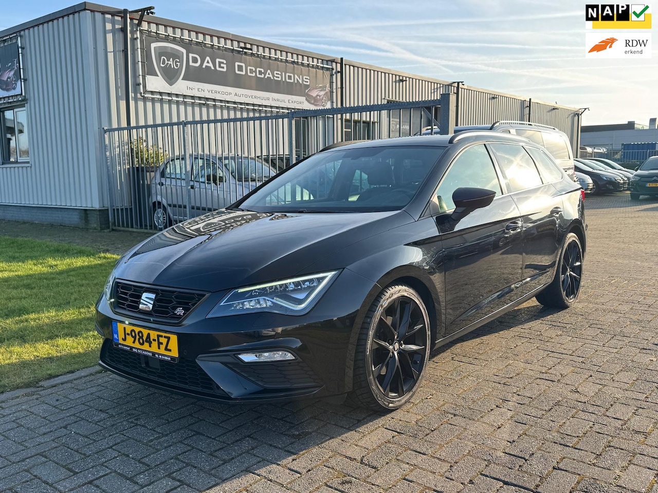 Seat Leon ST - 1.5 TSI FR Ultimate Black Sky AUTOMAAT|CARPLAY|NAVI|PDC - AutoWereld.nl