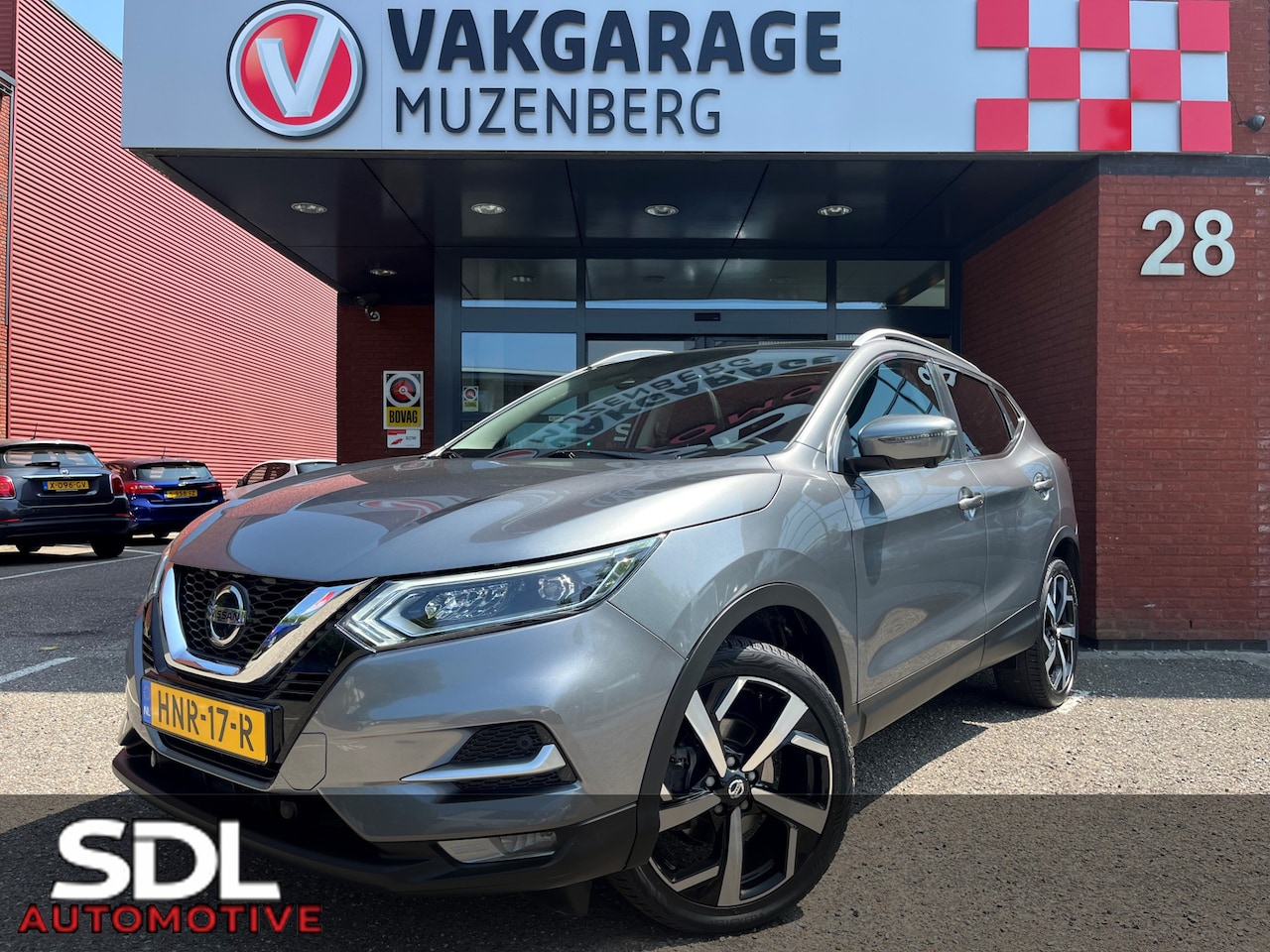 Nissan Qashqai - 1.3 DIG-T Tekna + // FULL LED // PANO-DAK // ELEK. STOEL // 360 CAMERA - AutoWereld.nl