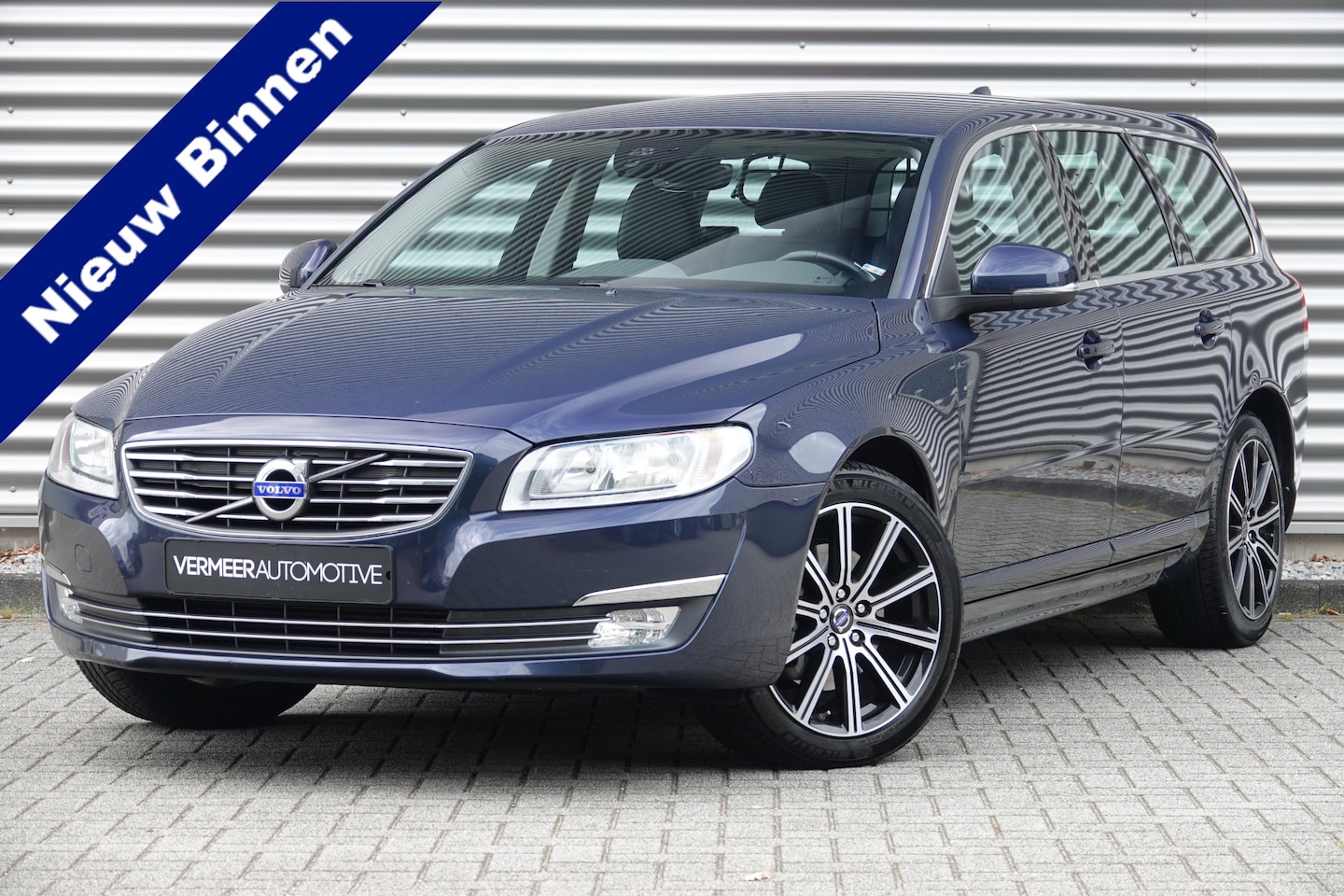 Volvo V70 - 2.0 D3 Momentum 5 Cilinder | Carplay | Navi | Leder | Cruise | Parkeersensor | - AutoWereld.nl