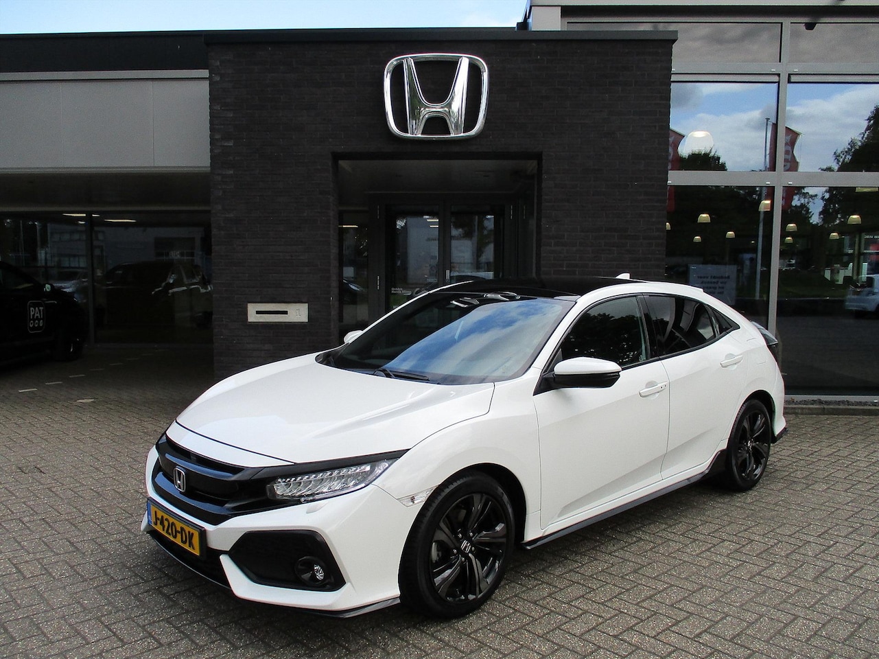 Honda Civic - 1.5 i-VTEC 182pk 5D Sport+ | Rijklaar - AutoWereld.nl