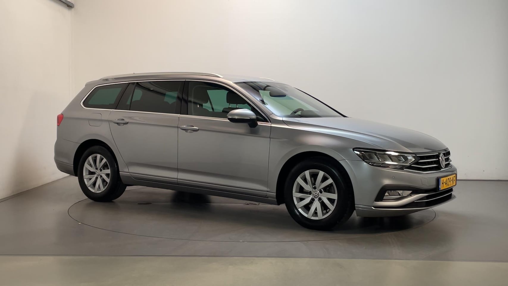 Volkswagen Passat Variant - 1.5 TSI 150pk DSG Comfort Business Navigatie Camera Trekhaak - AutoWereld.nl