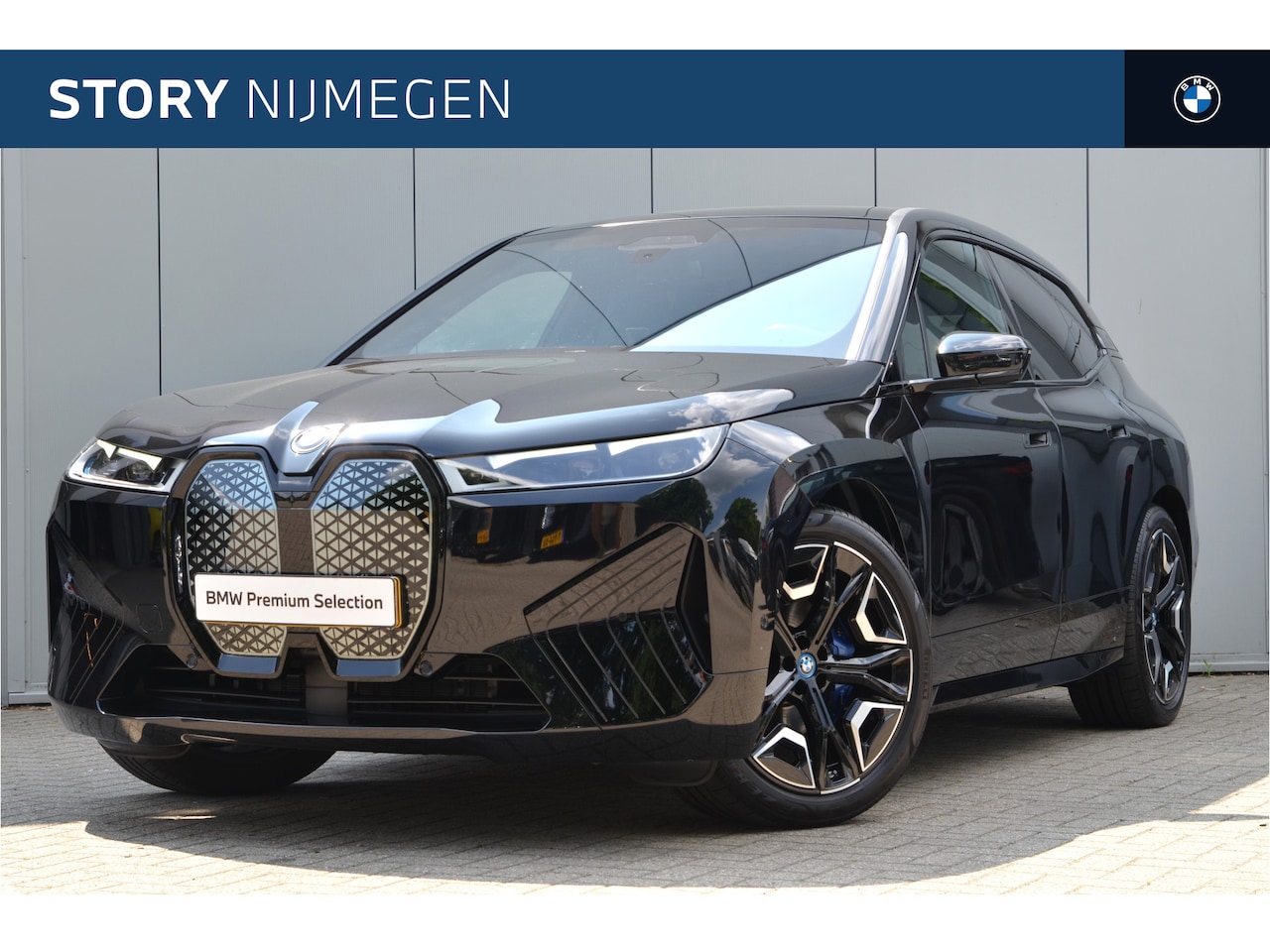 BMW iX - xDrive40 High Executive / Sportpakket / Panoramadak / Trekhaak / Laserlight / Parking Assi - AutoWereld.nl