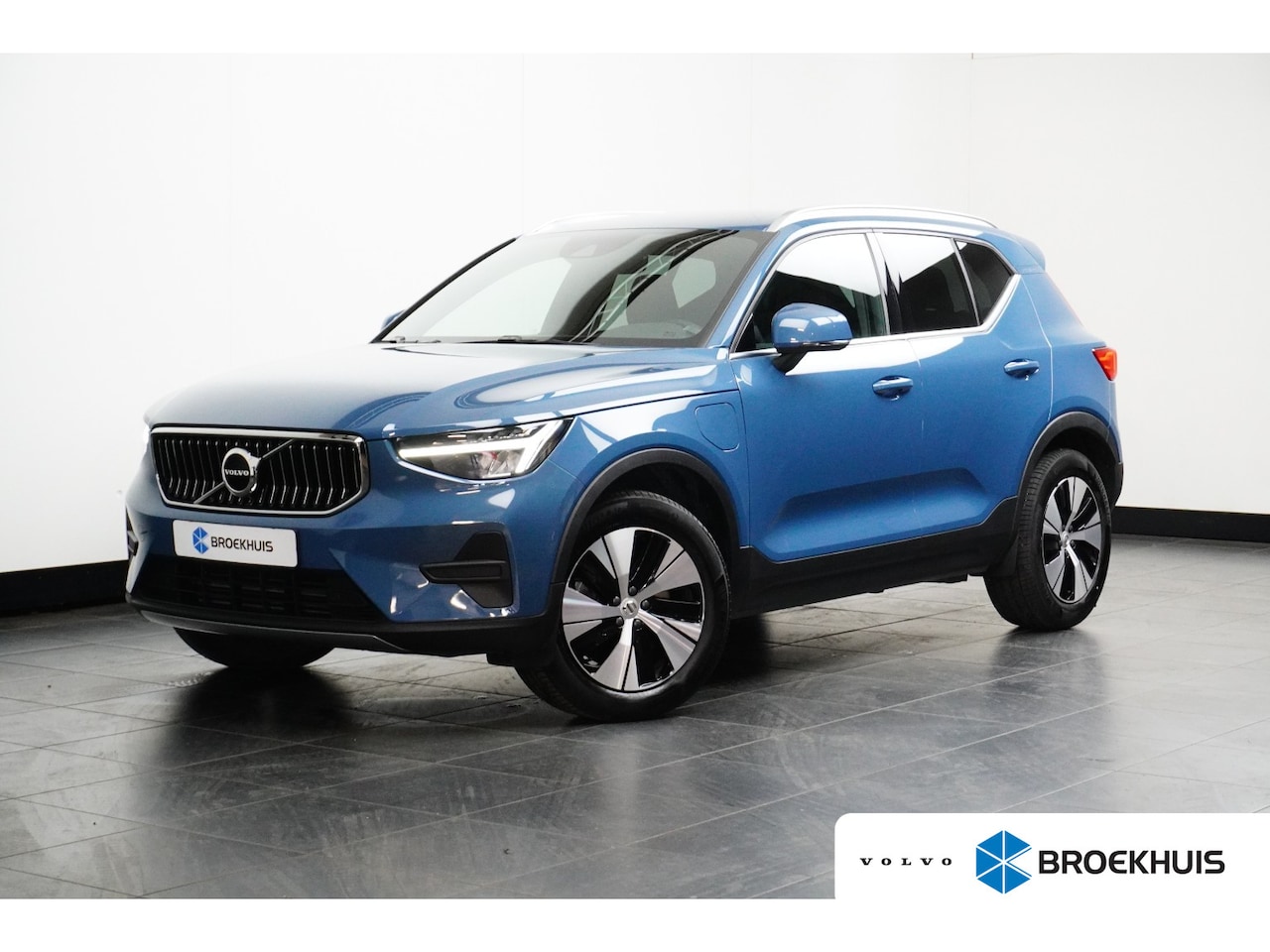Volvo XC40 - T4 Recharge Core Bright | PDC V+A & Camera | Elektrische achterklep | LM Velgen | Navigati - AutoWereld.nl
