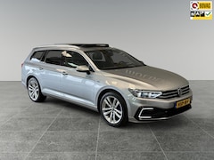 Volkswagen Passat Variant - 1.4 TSI HYBRID Panoramadak 360° camera Trekhaak Halfleer