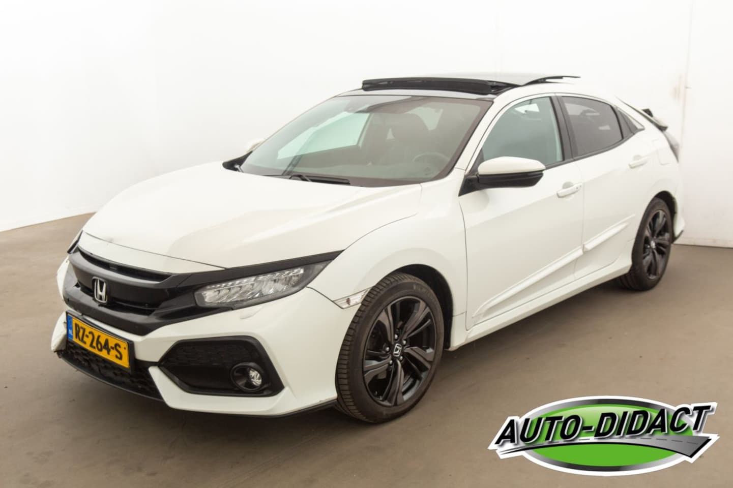 Honda Civic - 1.0 34.761 km Automaat i-VTEC Executive - AutoWereld.nl