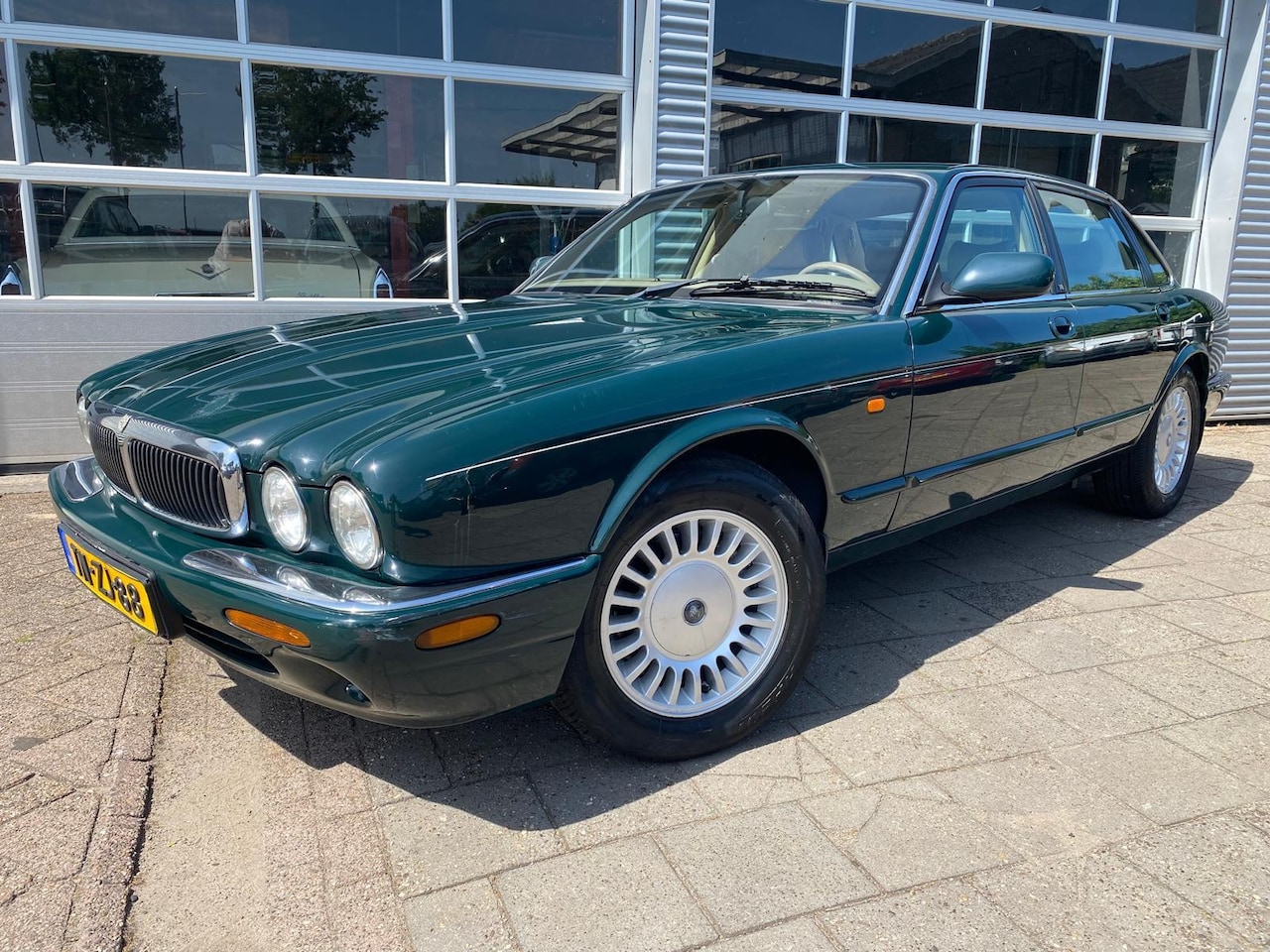 Jaguar XJ - 3.2 V8 Executive 3.2 V8 Executive - AutoWereld.nl