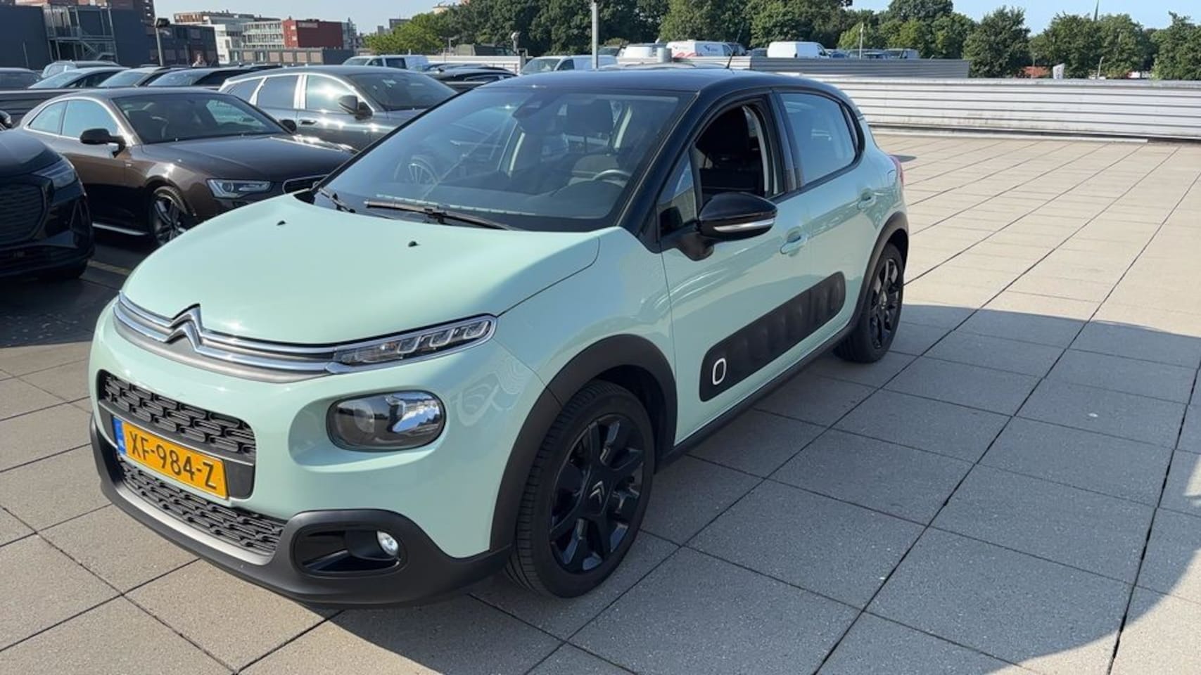 Citroën C3 - 1.2 PureTech S&S Shine | Achterbank in delen neerklapbaar | Achteruitrijcamera | Afwijkend - AutoWereld.nl