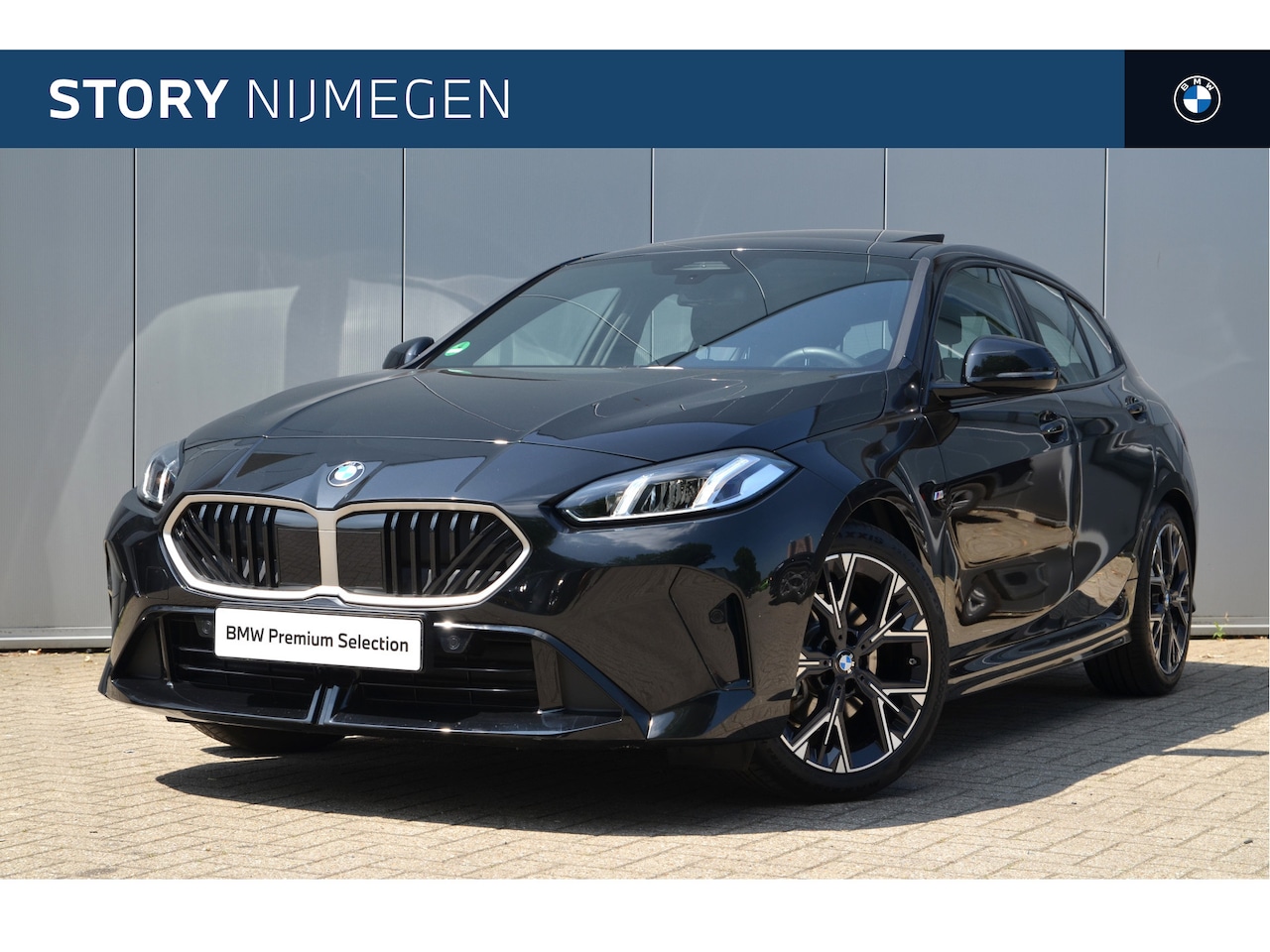BMW 1-serie - 120 M Sport Automaat / Panoramadak / Achteruitrijcamera / Sportstoelen / M Adaptief onders - AutoWereld.nl