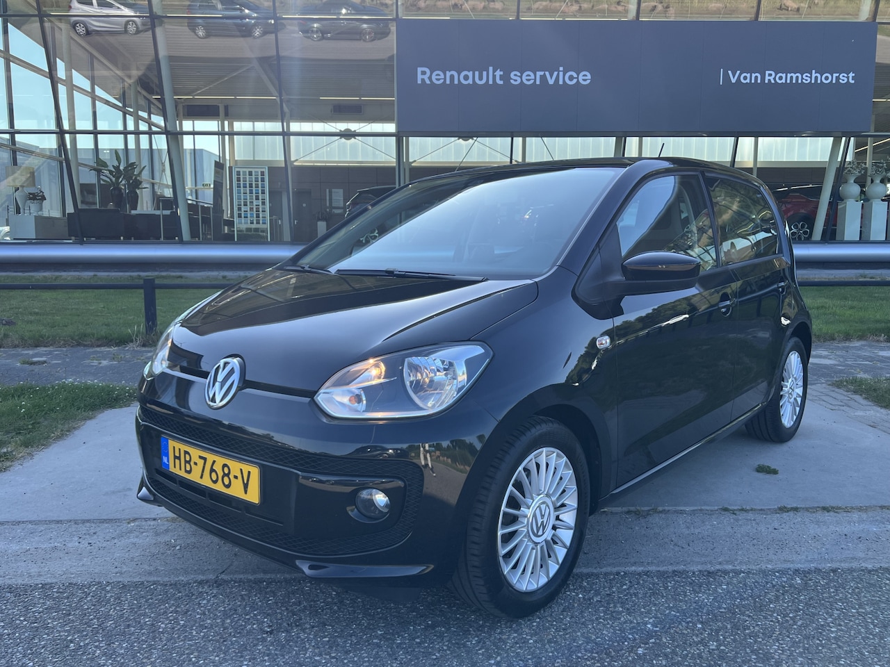 Volkswagen Up! - 1.0 high up! Velgen / Cruise / Airco / Parkeersensor - AutoWereld.nl